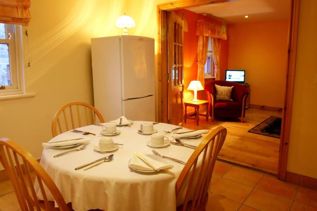 Mccarthy'S Lodge B&B Westport Esterno foto