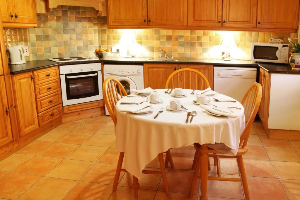 Mccarthy'S Lodge B&B Westport Esterno foto